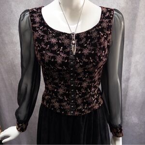 ‼️ Sold‼️ Vintage 90’s velvet renfair Whimsigoth corset clasp blouse